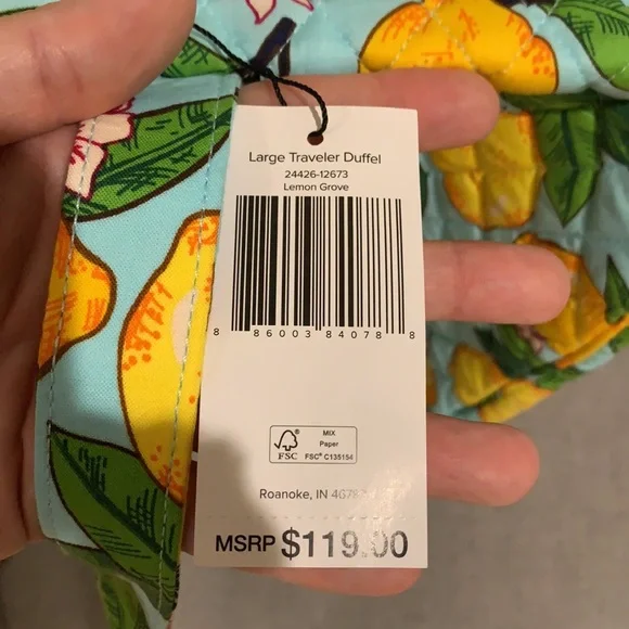 ‼️holiday sale-FIRM‼️ NWT vera bradley large travel duffel lemon grove - Picture 6 of 10